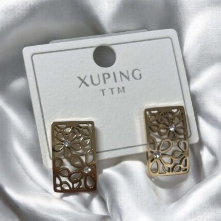 Kolczyki stal chirurgiczna złote ażurowe kwiatuszki z cyrkoniami w prostokącie