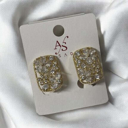 Kolczyki stal chirurgiczna złote prostokąt z białymi kryształowymi kwiatuszkami